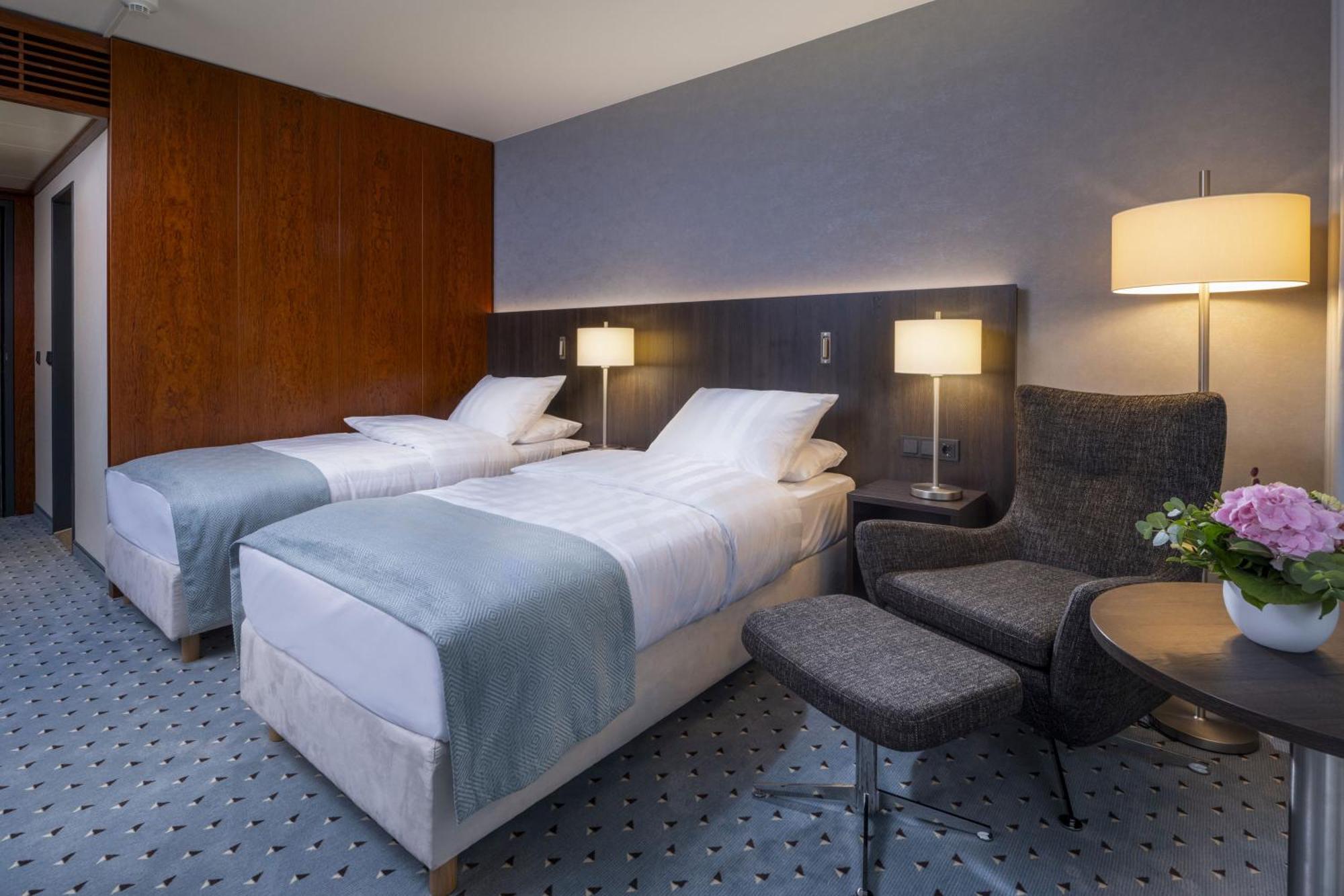 Maritim Hotel Bremen Exterior photo